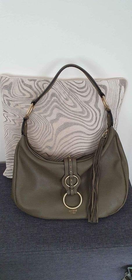 NEUF !! Sac GUESS à porter à l'épaule, vert kaki, Bijoux, Sacs & Beauté, Sacs | Sacs Femme, Neuf, Vert, Enlèvement