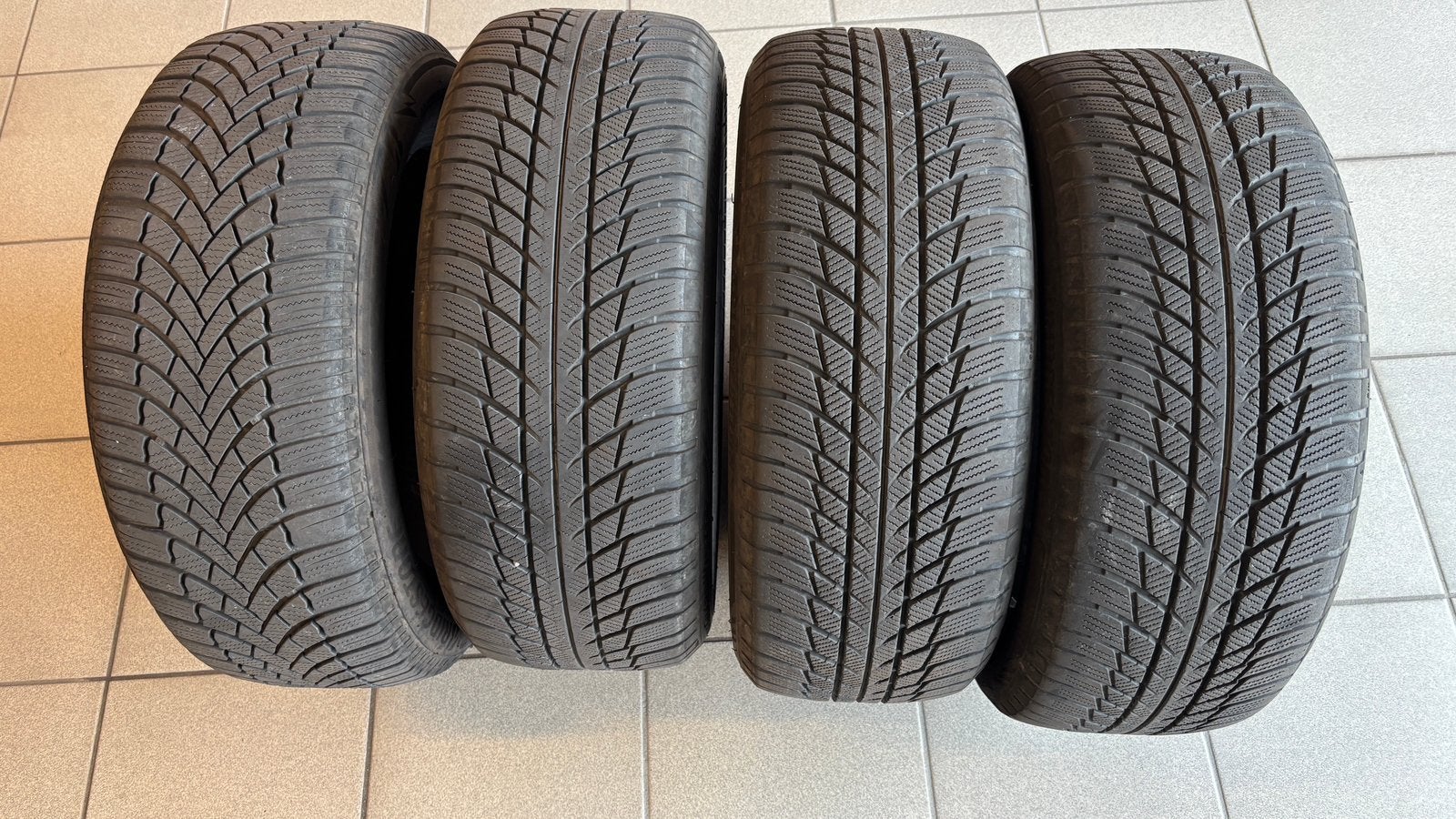 4 Bridgestone Driveguard Winterbanden - 205/55 R16 94V XL, Auto-onderdelen, Ophalen, Gebruikt, 16 inch, Band(en)