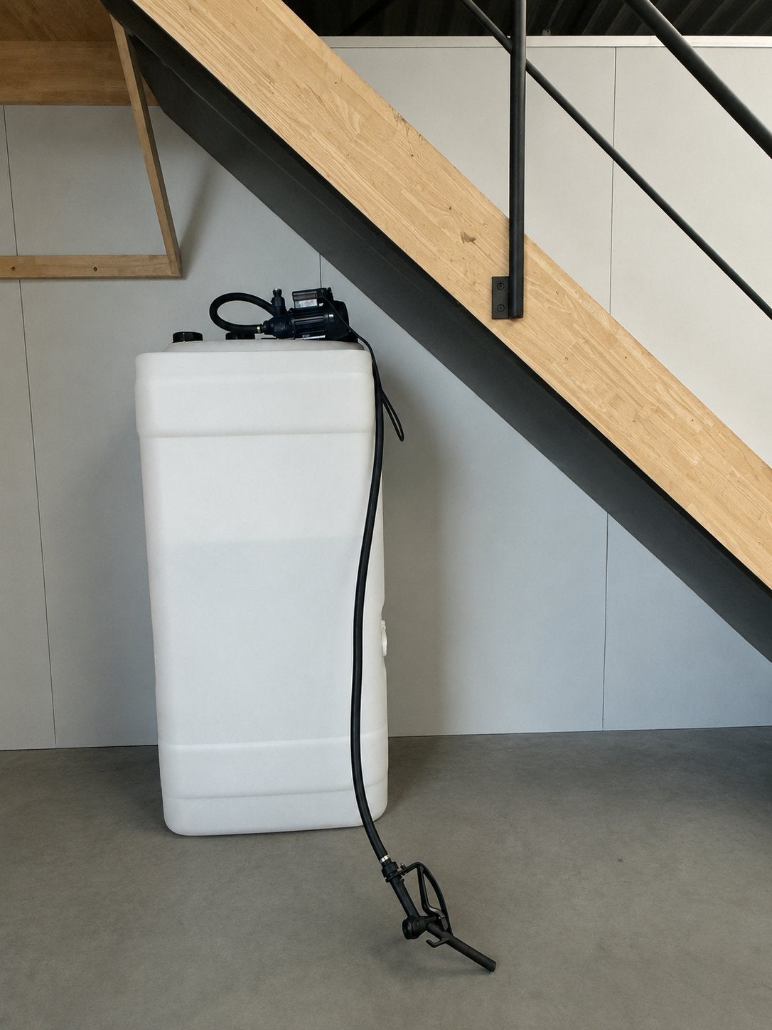 Mazouttank 750L met pomp, Ophalen, Zo goed als nieuw