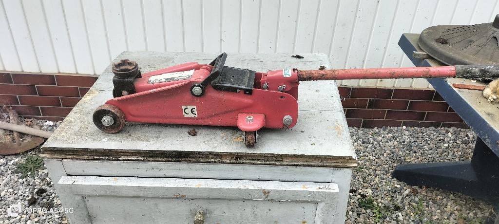 Cric voiture 2 Tonnes, Enlèvement, Utilisé
