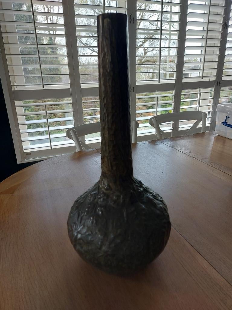 Vase, Enlèvement