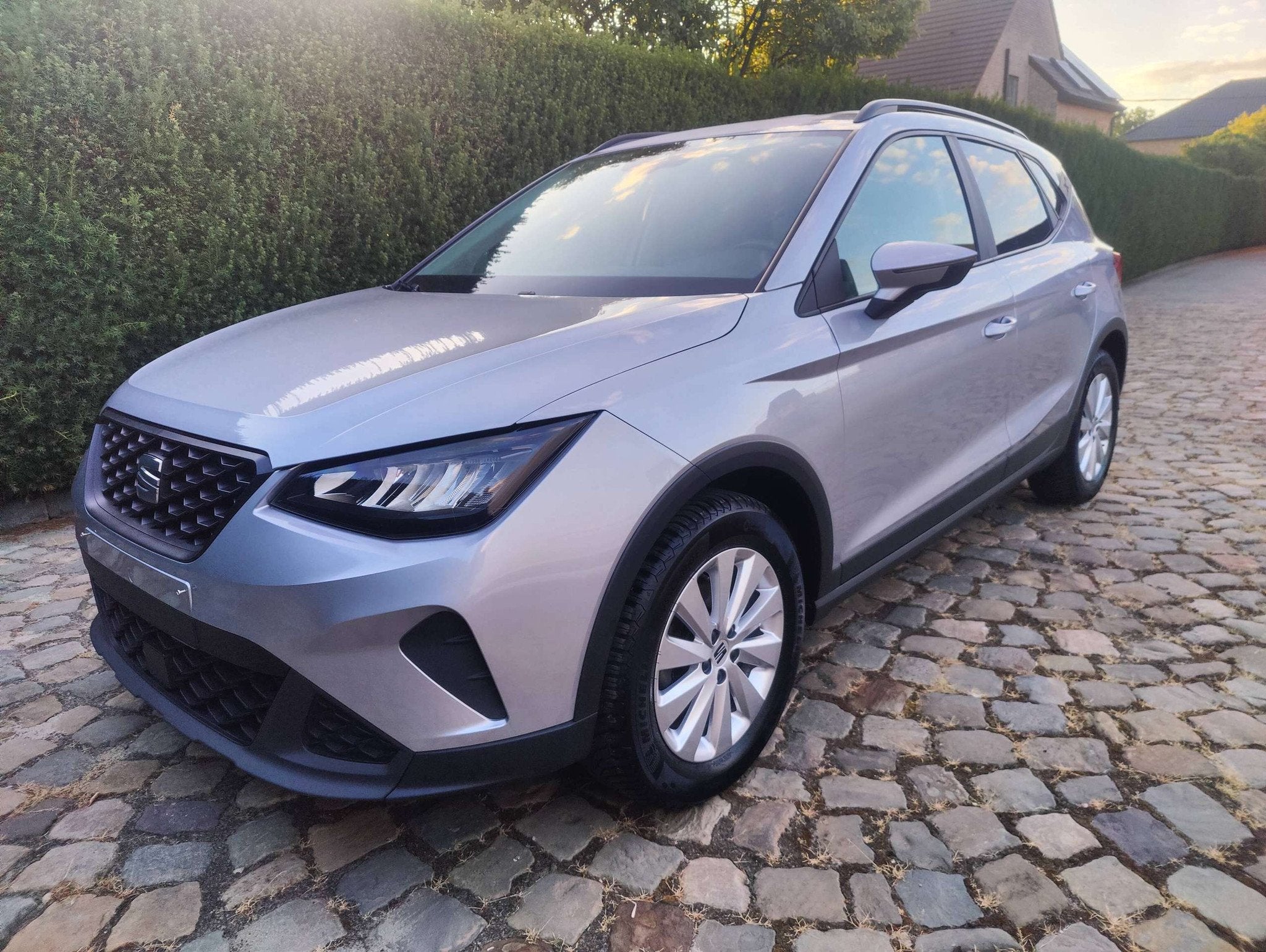 SEAT Arona Arona 1.0 TSI Style, Argent ou Gris, Entreprise, Boîte manuelle, 5 portes