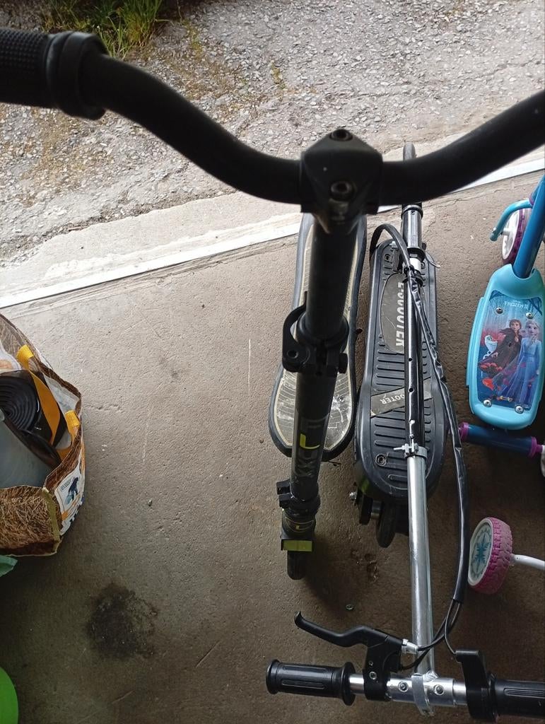 Trotinette electrique, Fietsen en Brommers