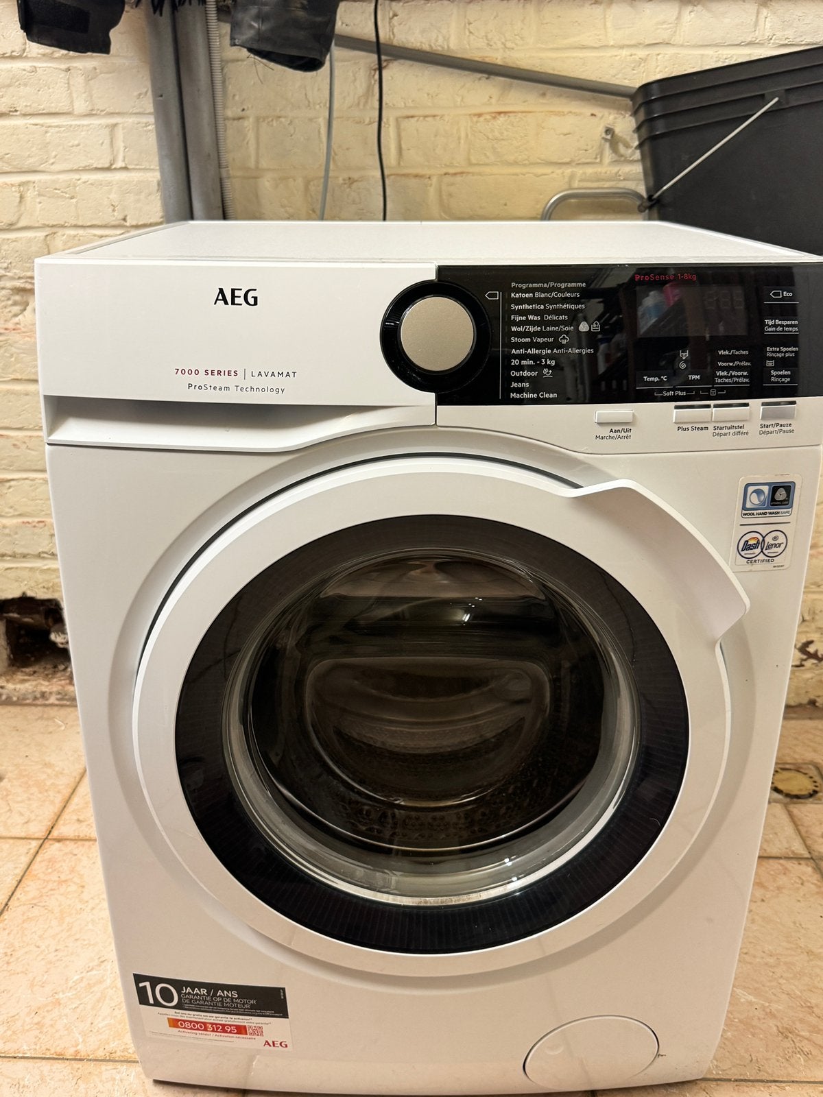 Machine à laver AEG, 1200 à 1600 tours, 6 à 8 kg, 85 à 90 cm, Programme lavage à la main