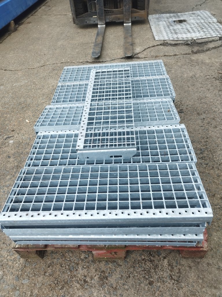 Marches en métal galvanisé de 1800 et 700 mm de long, Bricolage & Construction, Enlèvement ou Envoi, Comme neuf, Geen idee, Info@timshop.be