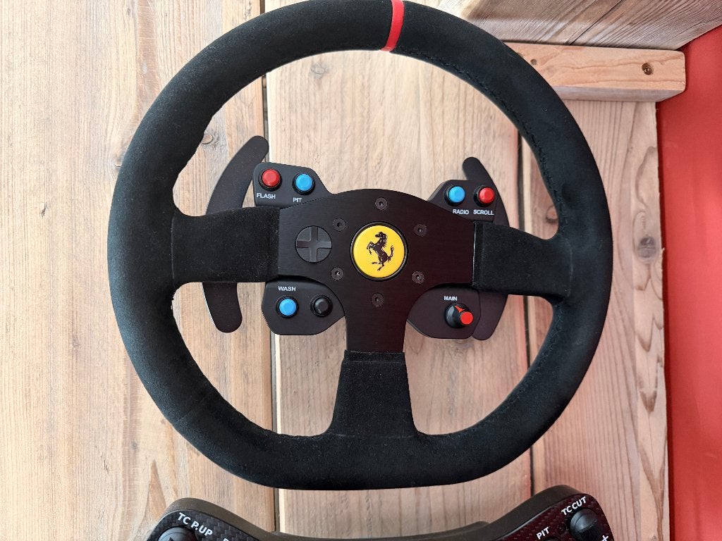 Thrustmaster ferrari 599xx evo 30 add on alcantara, Enlèvement ou Envoi, Comme neuf, Volant ou Pédales, PlayStation 4