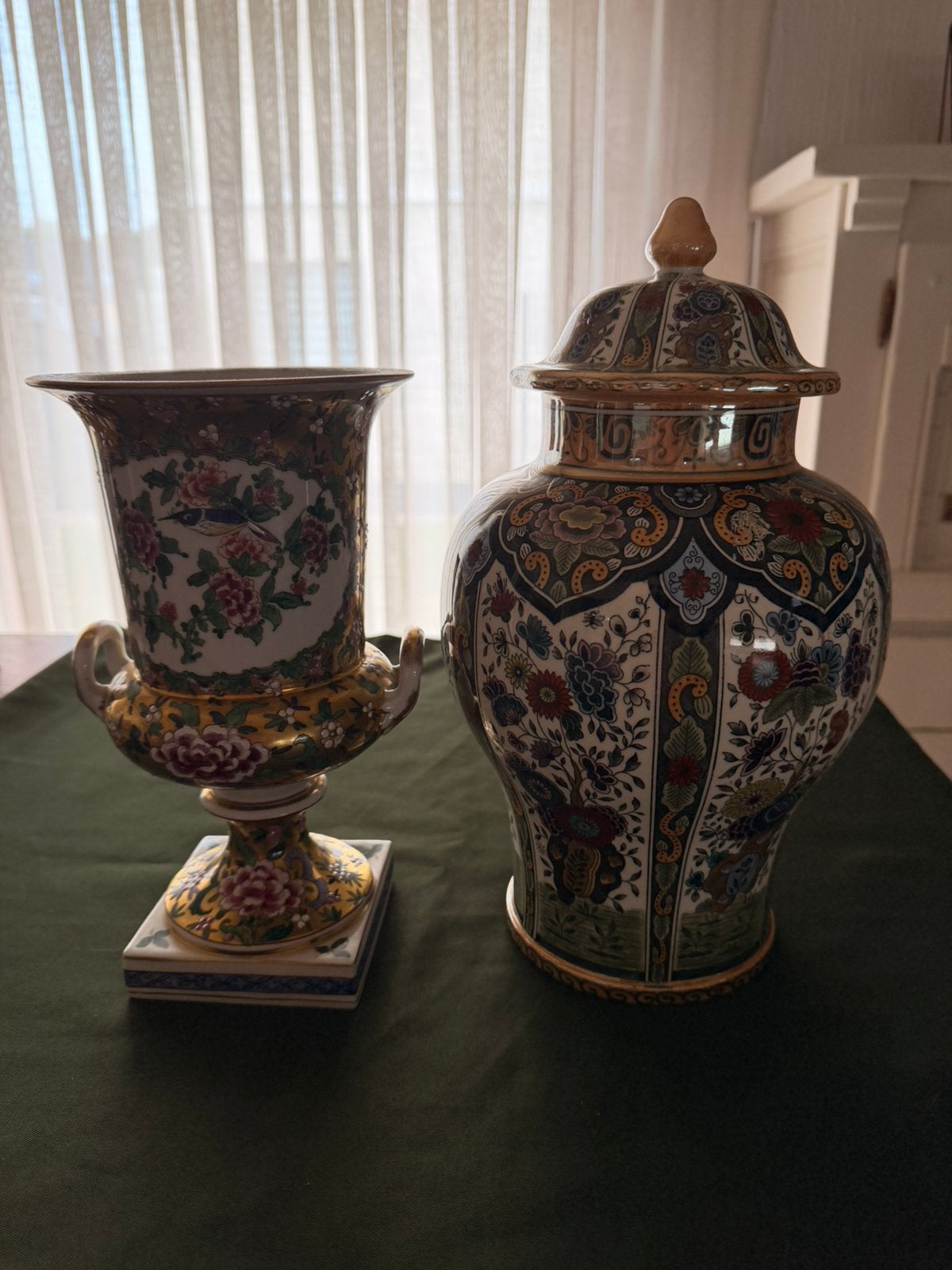 Deux vases, Enlèvement