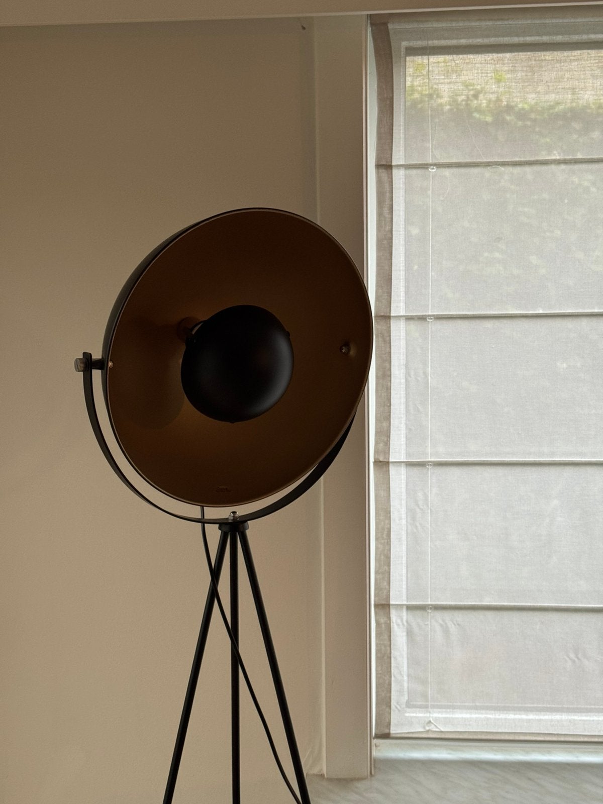 Industriële driepoot vloerlamp | zwart & goud, Ophalen, Zo goed als nieuw