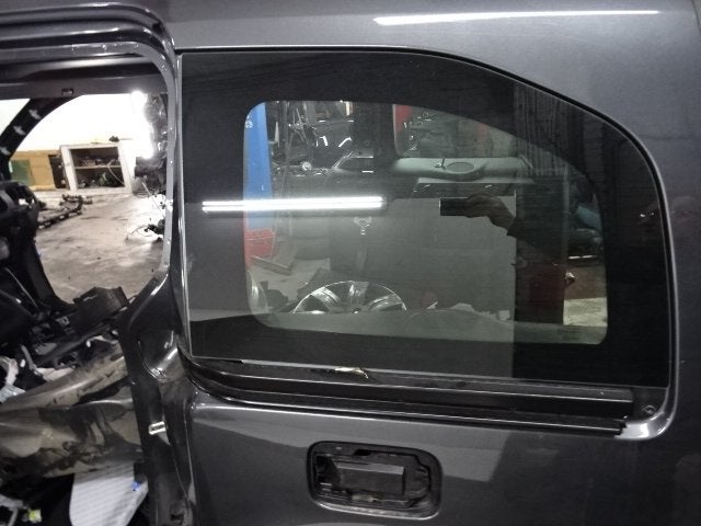 VITRE LATERALE ARRIÈRE GAUCHE Peugeot, Kontakt-peugeot@peugeot.com, Utilisé, Peugeot Deutschland GmbH, Bahnhofsplatz
65423  Rüsselsheim, DE