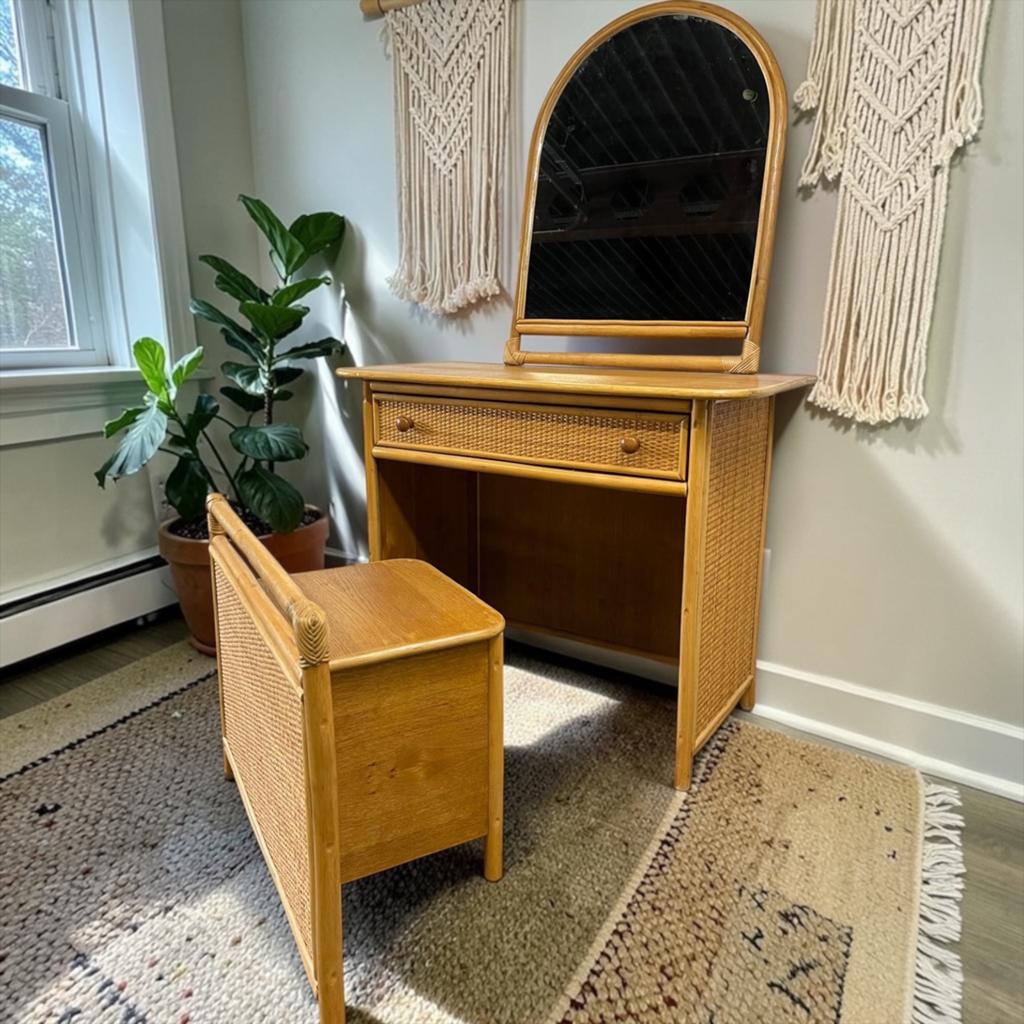 Coiffeuse vintage en rotin avec tabouret et miroir, Envoi, Utilisé