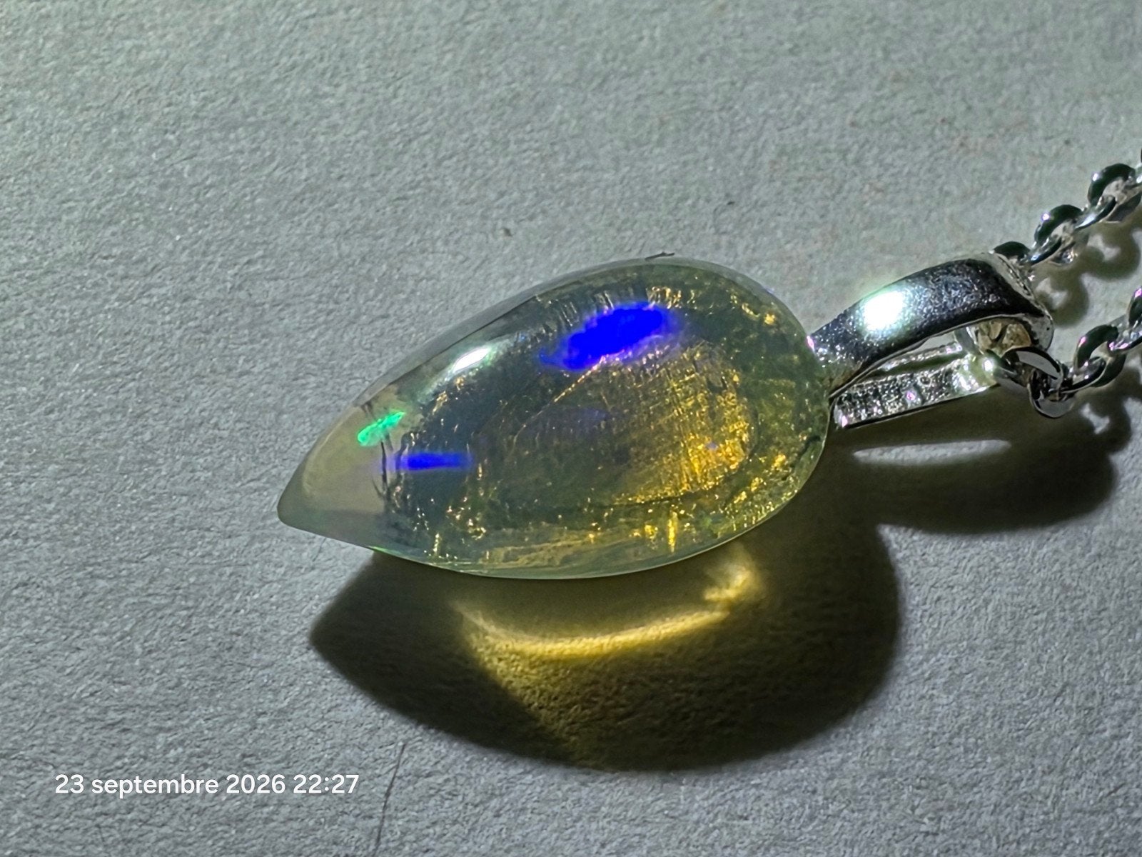 Pendentif en argent massif 925 avec opale cristal d'Éthiopie, Neuf, Enlèvement, Avec pierre précieuse, Argent