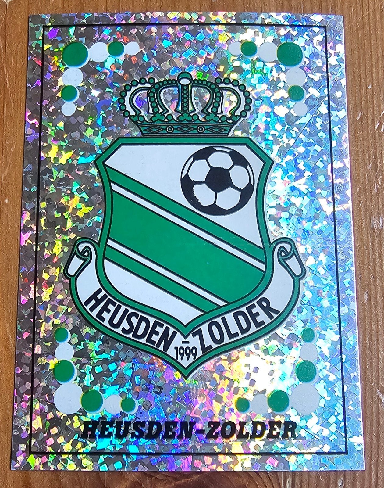 Panini Football 2003 #364 Badge Heusden Zolder Voetbal!, Ophalen of Verzenden, Zo goed als nieuw, Sticker