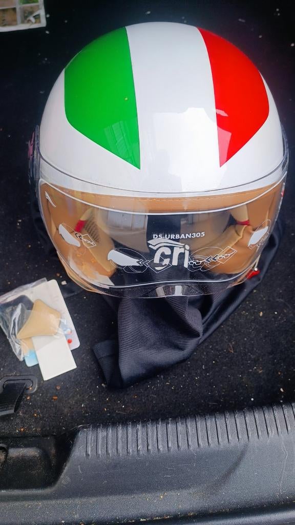 casque Vespa, Enlèvement