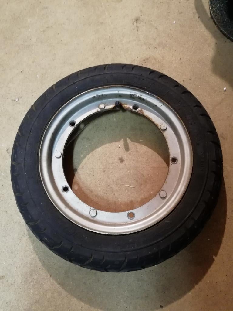 Vespa zadel en vespa velg met band, Ophalen, Gebruikt, Zadel, Vespa