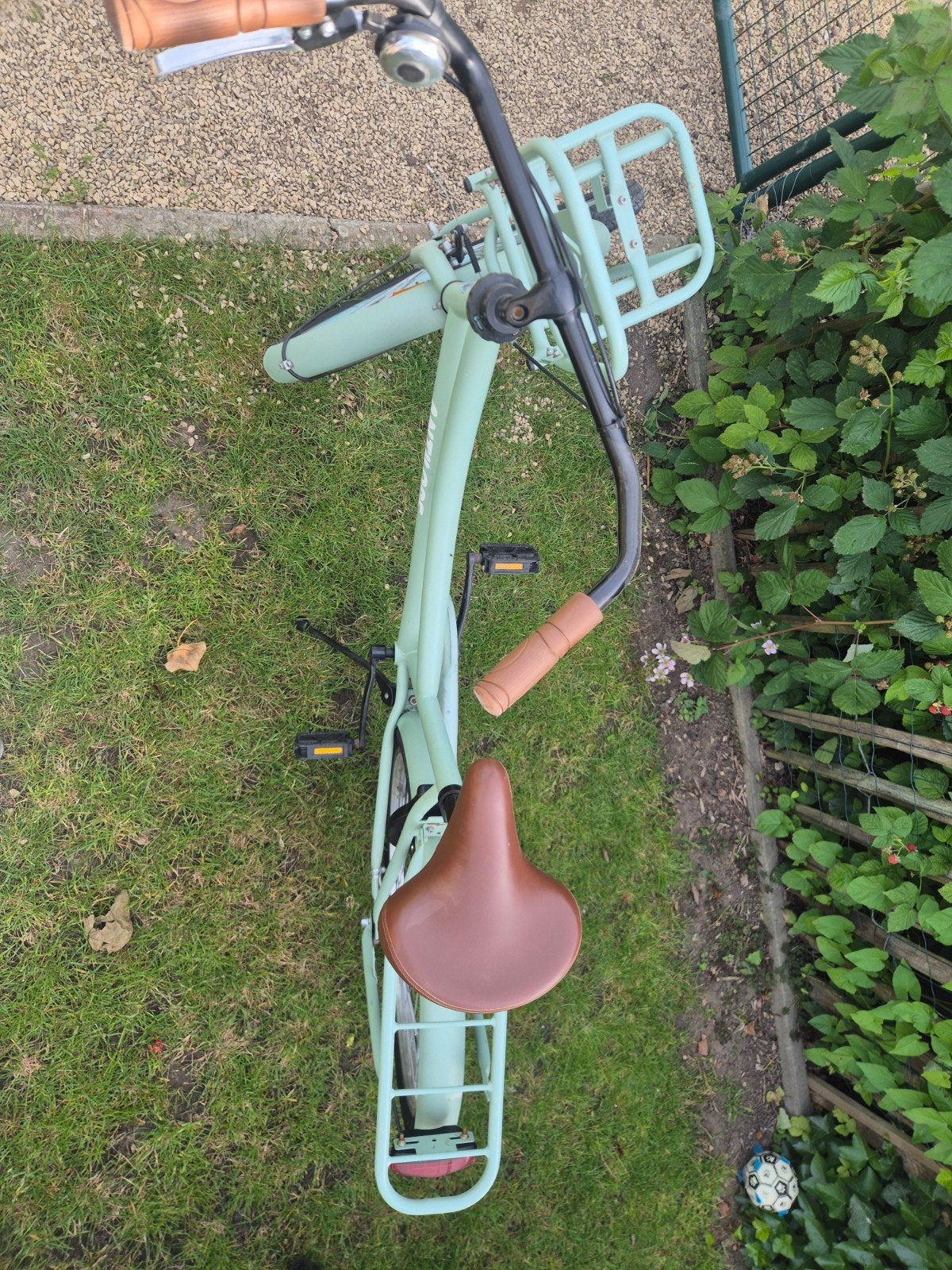 Meisjes fiets maat 26. Ketting is wel los. Moet dringend we, Fietsen en Brommers, Ophalen of Verzenden