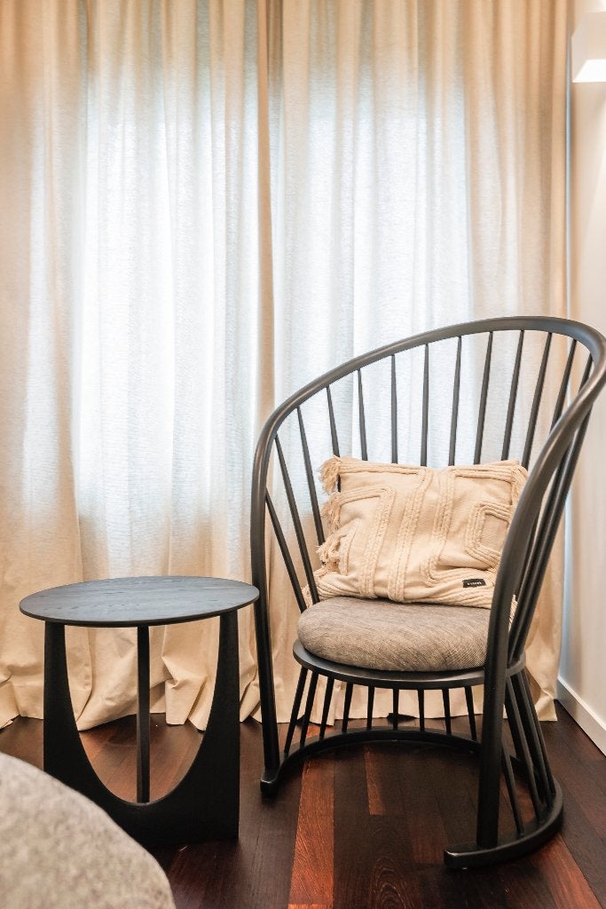 STOEL met rugleuning bestaande uit een waaier van spijlen, Huis en Inrichting, Ophalen, Gebruikt, Zwart, Stof