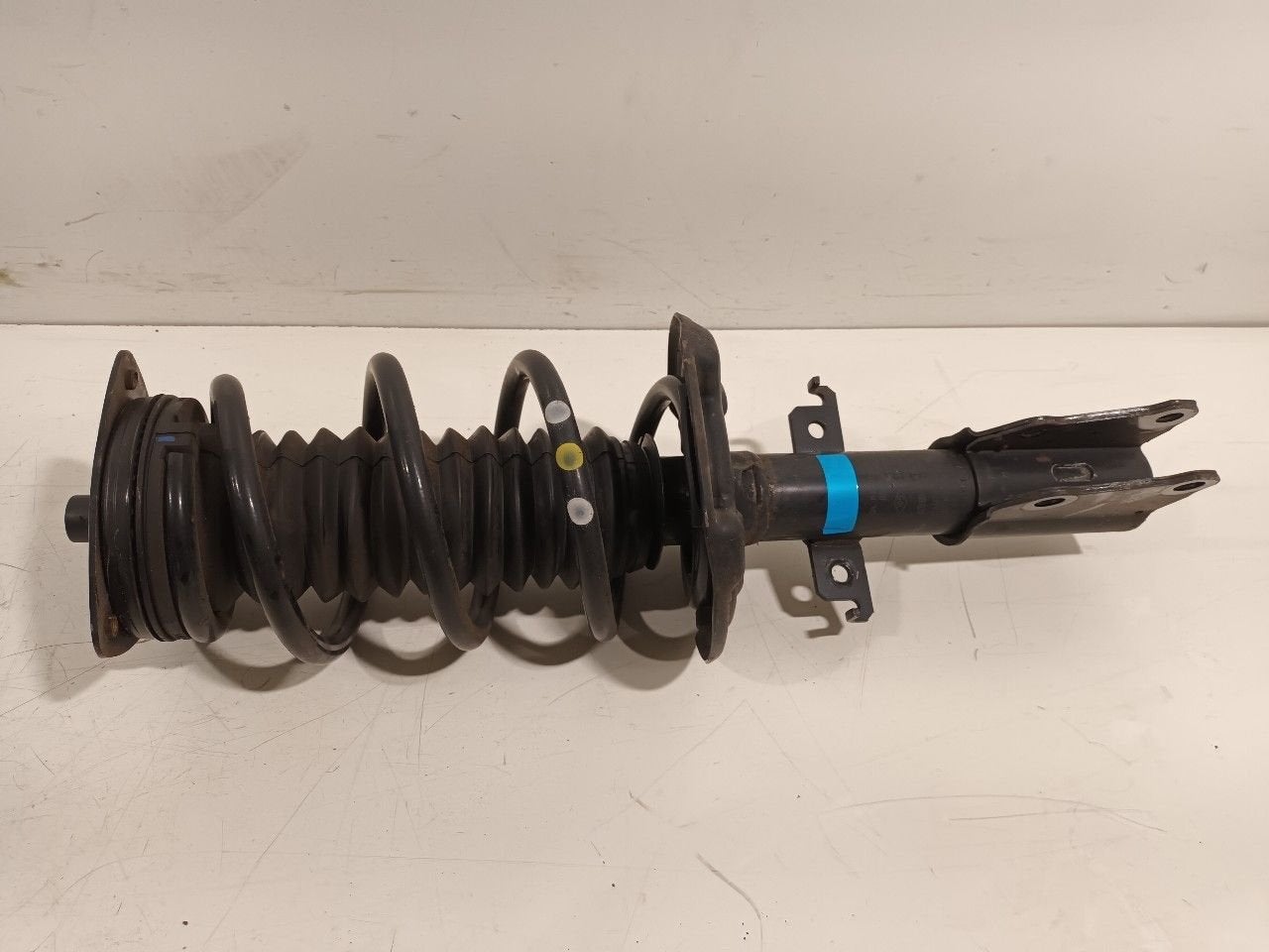 Veerpoot links voor Mercedes-Benz Citan, Onderdelen@venauto.nl, Van der Ven Autorecycling B.V., Gebruikt, Ettenseweg 76, 4706 PB Roosendaal, The Netherlands