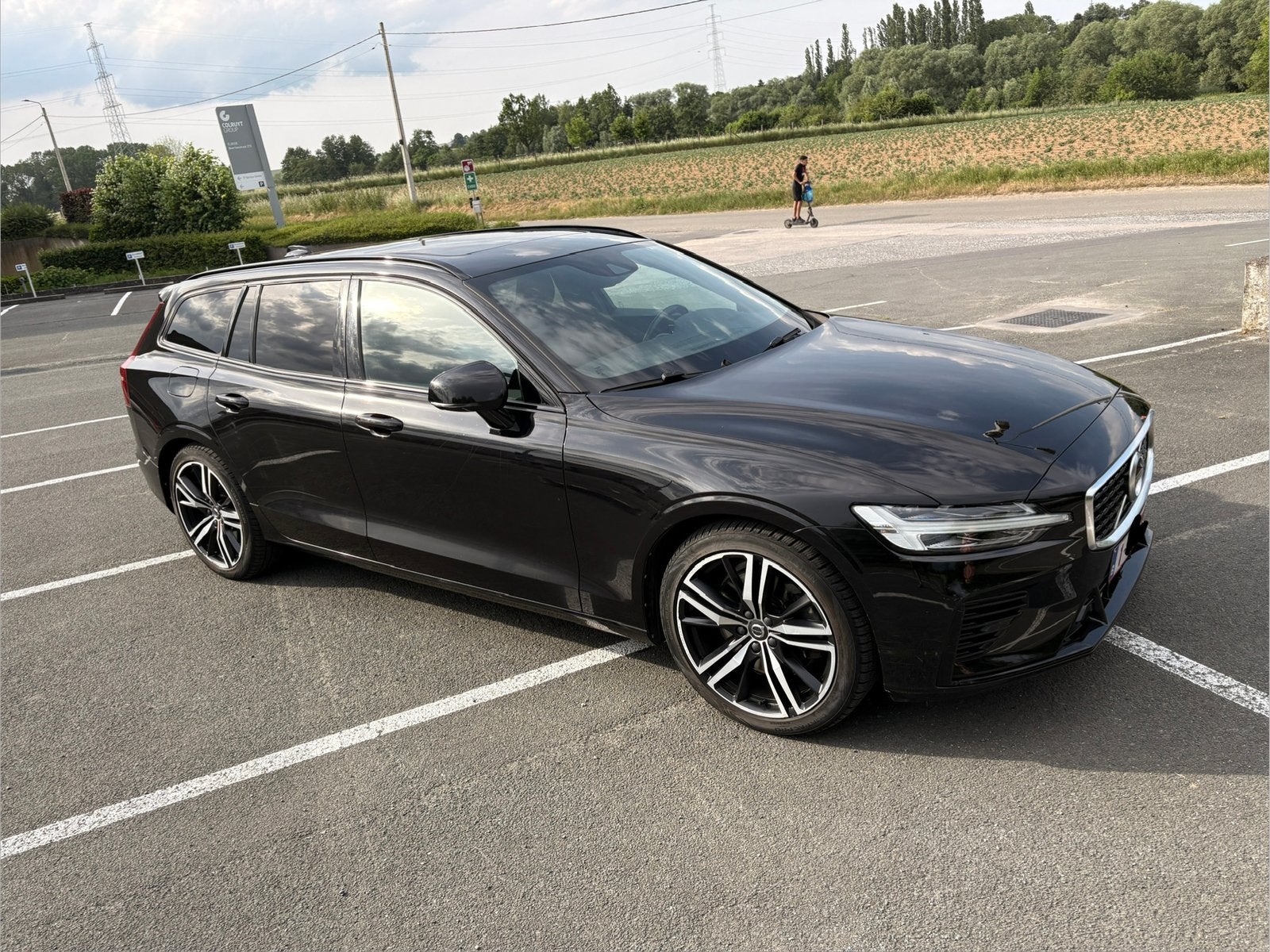 Volvo V60 R-design T6 twin engine EAWD plug-in hybrid, Auto's, Volvo, Automaat, Zwart, Leder, V60