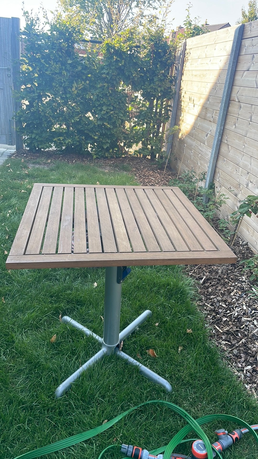 Tuintafel, Ophalen, Zo goed als nieuw