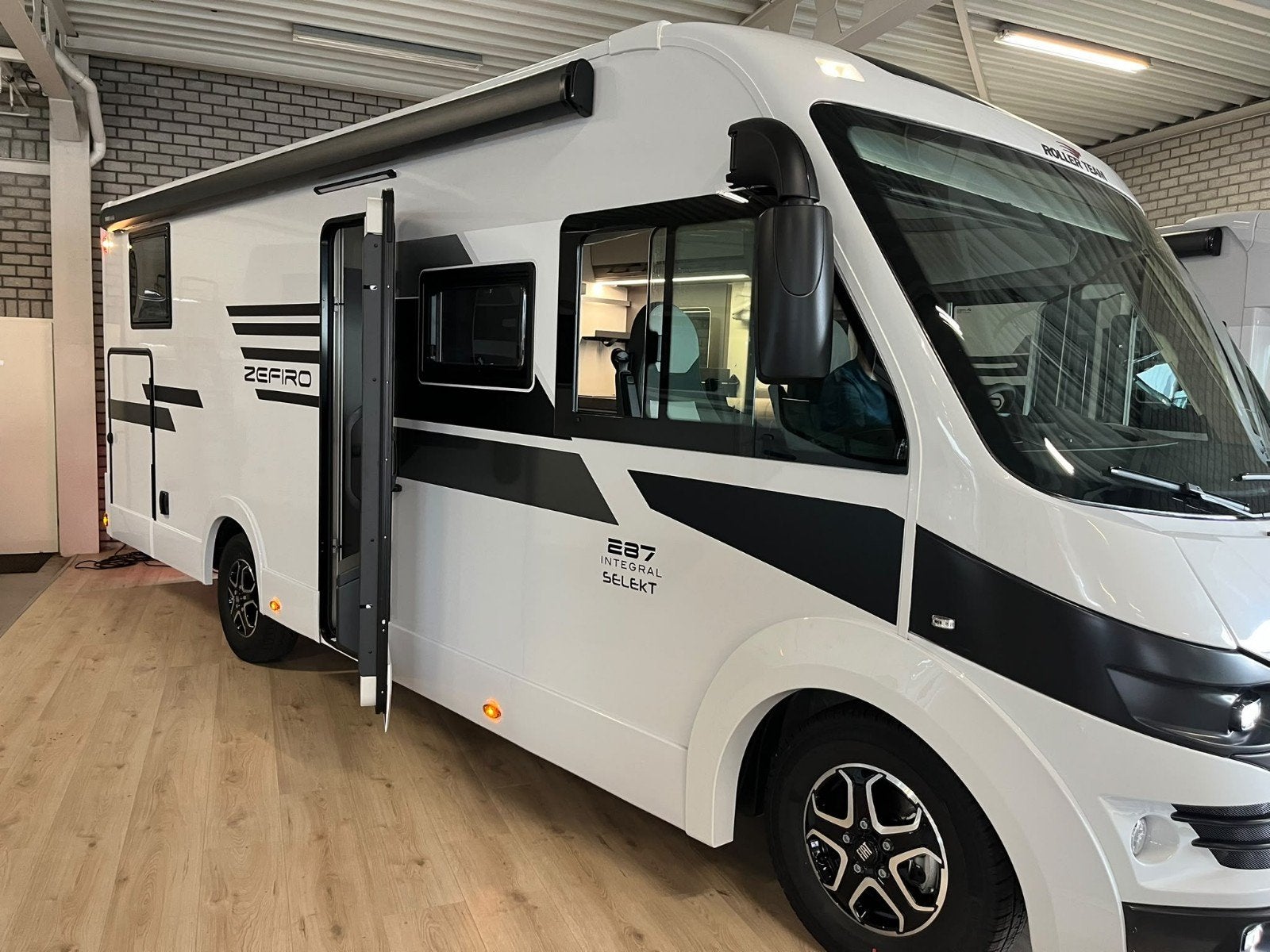 Rollerteam Zefiro 287 Integraal, Caravans en Kamperen, 7 tot 8 meter, Raamblindering, Diesel, Rondzit