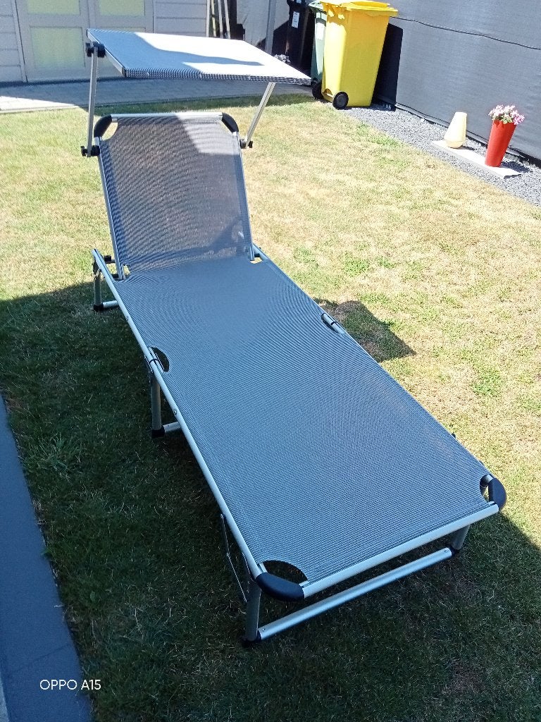 ligbed met zonnecherm, Ophalen, Zo goed als nieuw