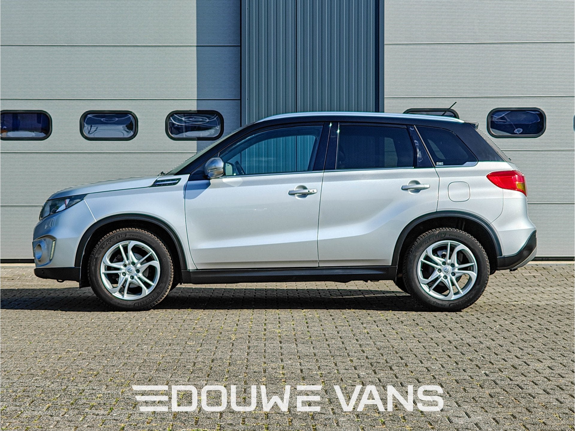 Suzuki Vitara 1.4 Automaat Trekhaak Panorama Carplay Navi Ca, Autos, Argent ou Gris, Achat, Euro 6, Entreprise