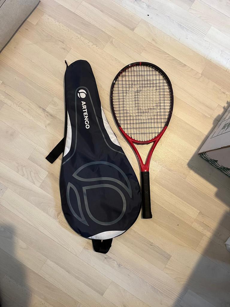 Tennisracket met bijhorende hoes, Sport en Fitness, Tennis, Ophalen of Verzenden, Zo goed als nieuw, Racket, Overige merken