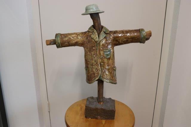 Céramique de Koen Mertens jr. Épouvantail 300,00€, Antiquités & Art, Enlèvement ou Envoi