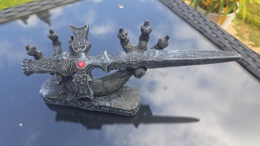 Drakenpoot met zwaard, Ophalen