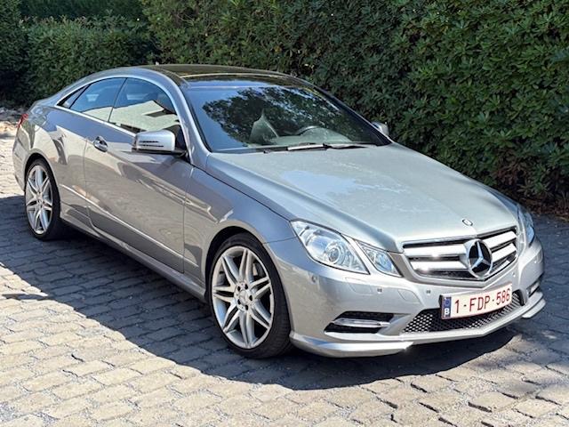 Mercedes -Benz E220, Auto's, Mercedes-Benz, Automaat, Zwart, 4 cilinders, Diesel