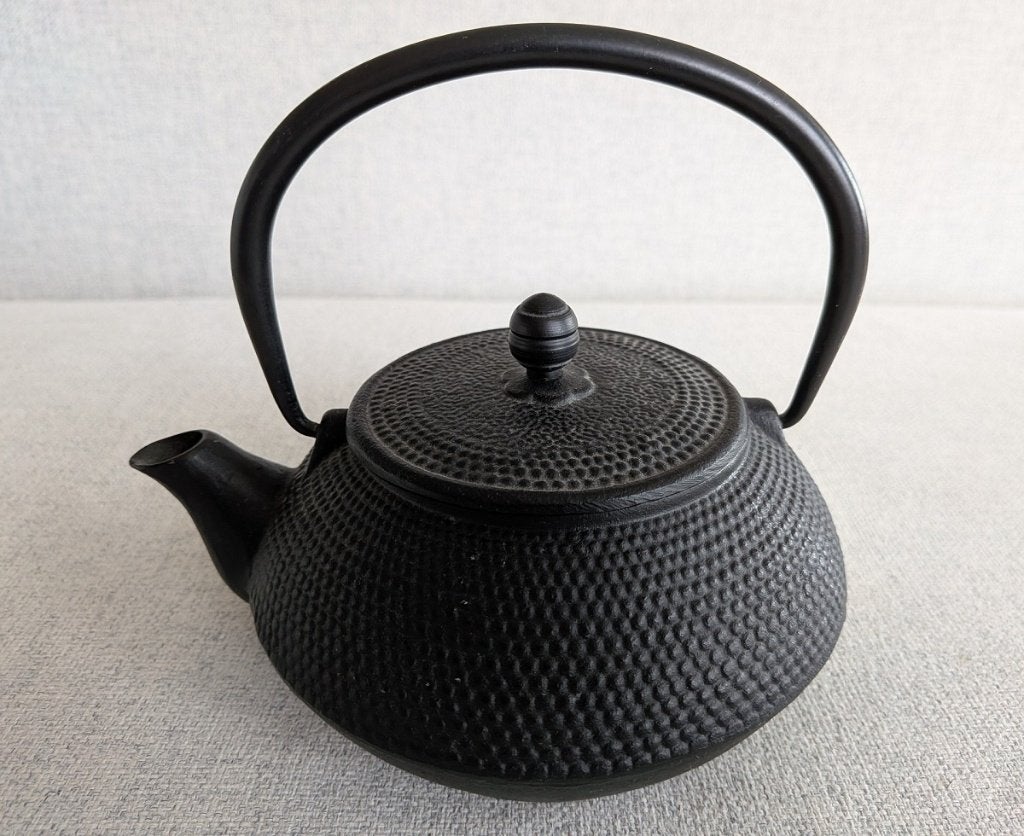 Théière en fonte noire avec filtre en acier inoxydable, Enlèvement ou Envoi, Comme neuf, Vintage, Théière