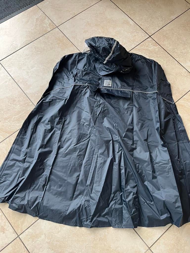 Fiets regenponcho maat 42/medium, Caravanes & Camping, Vêtements de pluie, Enlèvement, Comme neuf, Poncho de pluie
