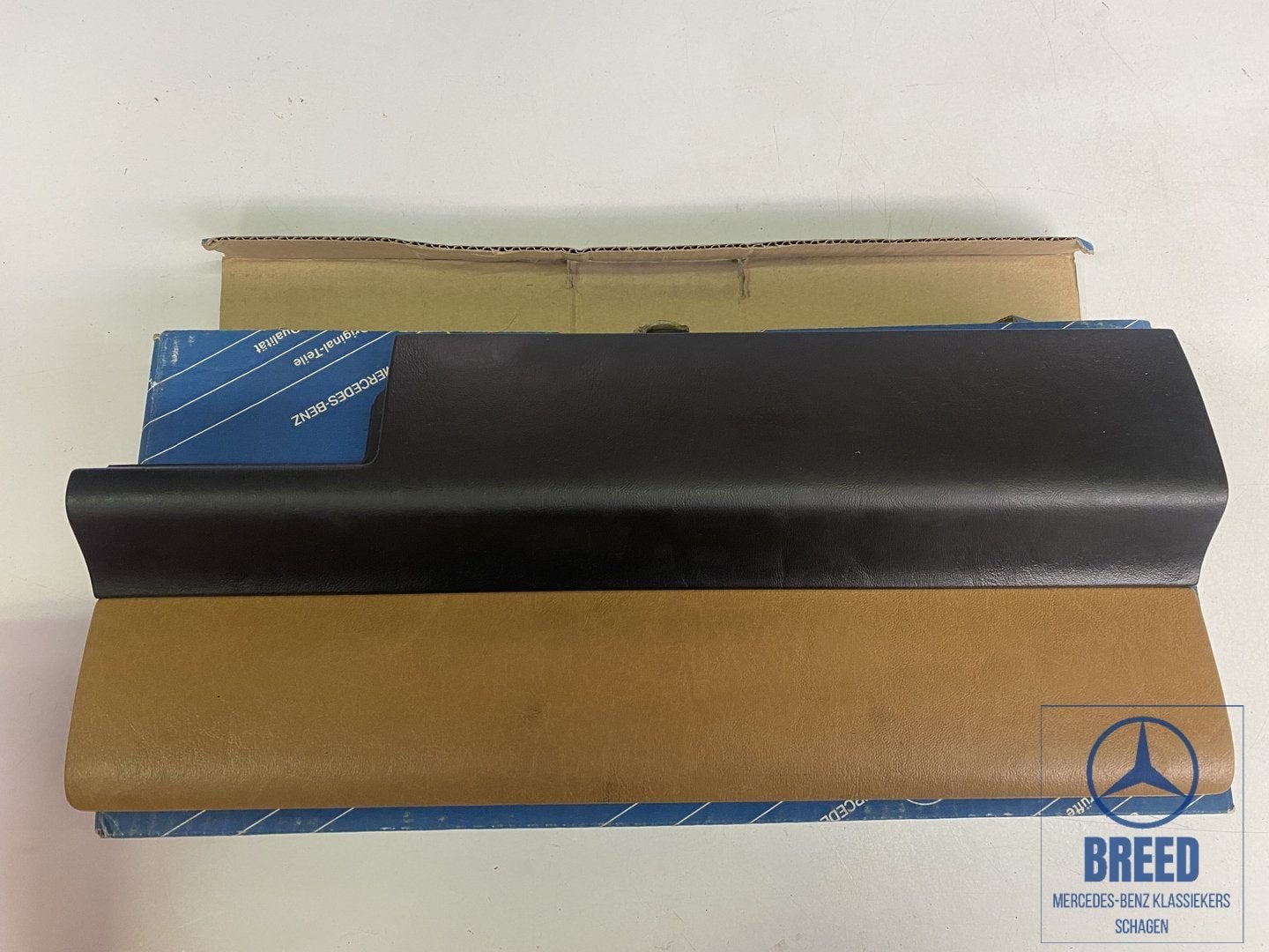 NOS deksel dashboardkastje Dattel voor Mercedes-Benz W124, -, Nieuw, Ophalen of Verzenden, -