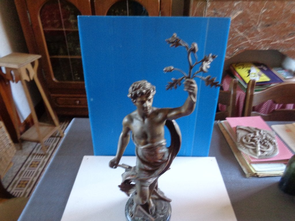 Sculpture en régul patiné, Enlèvement