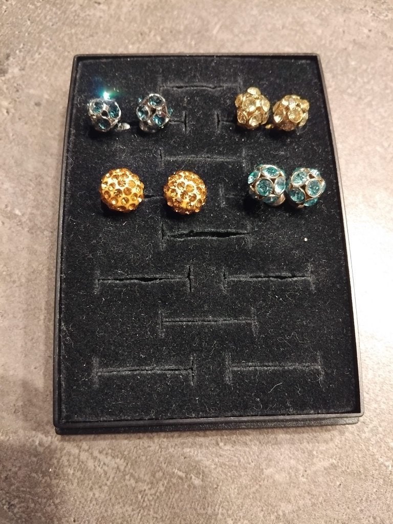 Oorstekers met strass,verschillende kleuren. 1 euro/stuk., Bijoux, Sacs & Beauté, Boucles d'oreilles, Puces ou Clous, Enlèvement ou Envoi