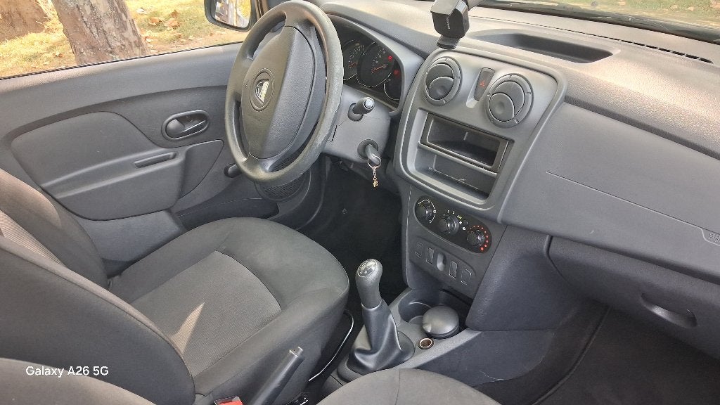 DACIA LOGAN 1.2 BENZINE - 2015 - 107.700 KM, Auto's, Voorwielaandrijving, Euro 5, Stof, Blauw