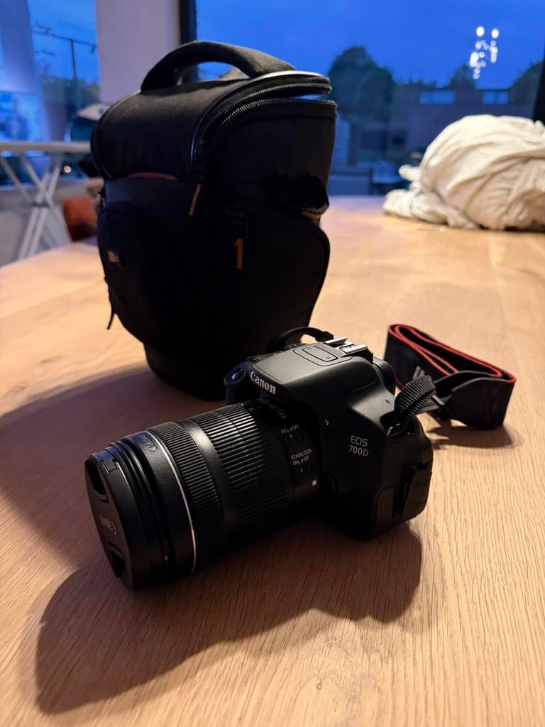 Canon Eos 700D spiegelreflexcamera met toebehoren, Ophalen of Verzenden, Zo goed als nieuw, Canon