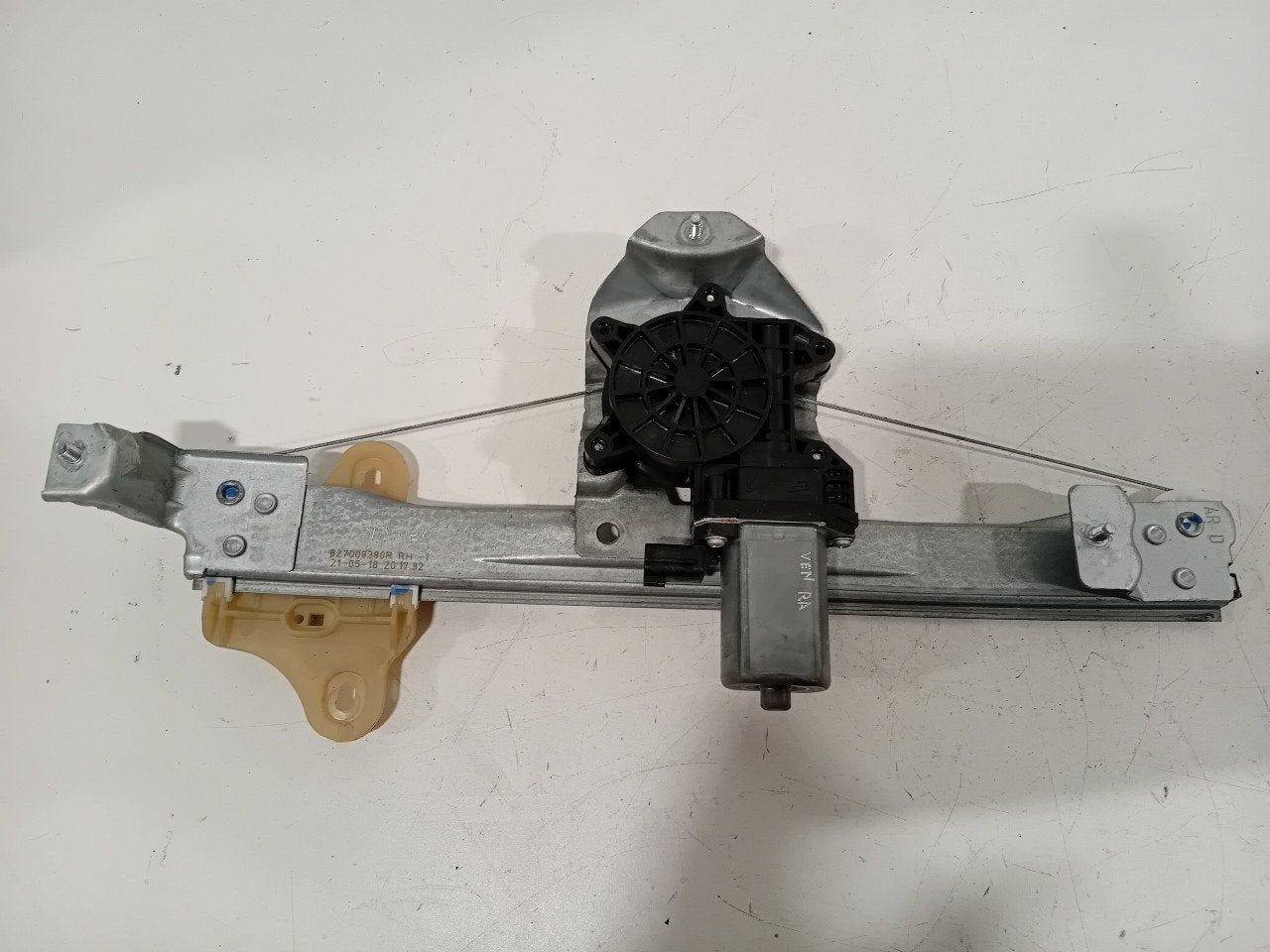 Raammechaniek elektrisch rechts achter Renault Captur, Onderdelen@venauto.nl, Van der Ven Autorecycling B.V., Ettenseweg 76, 4706 PB Roosendaal, The Netherlands