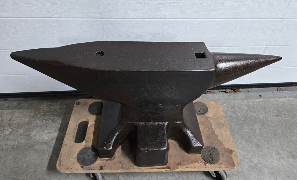 Te koop: Paul Ferdinand Peddinghaus aambeeld 125 kg, Ophalen