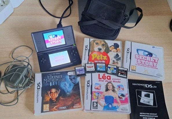 Nintendo DS Lite-oplader, stylushoesje voor 9 games, zeer go, Games en Spelcomputers, Spelcomputers | Nintendo DS, Ophalen of Verzenden