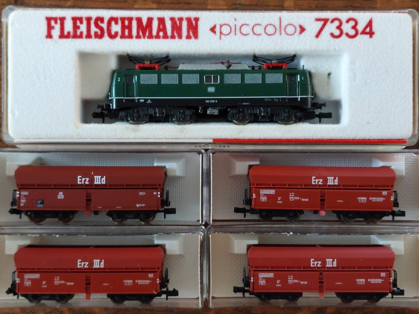 Fleischmann piccolo DB Duitse loc met 4 x zelflossers, Ophalen of Verzenden, Fleischmann, Analoog
