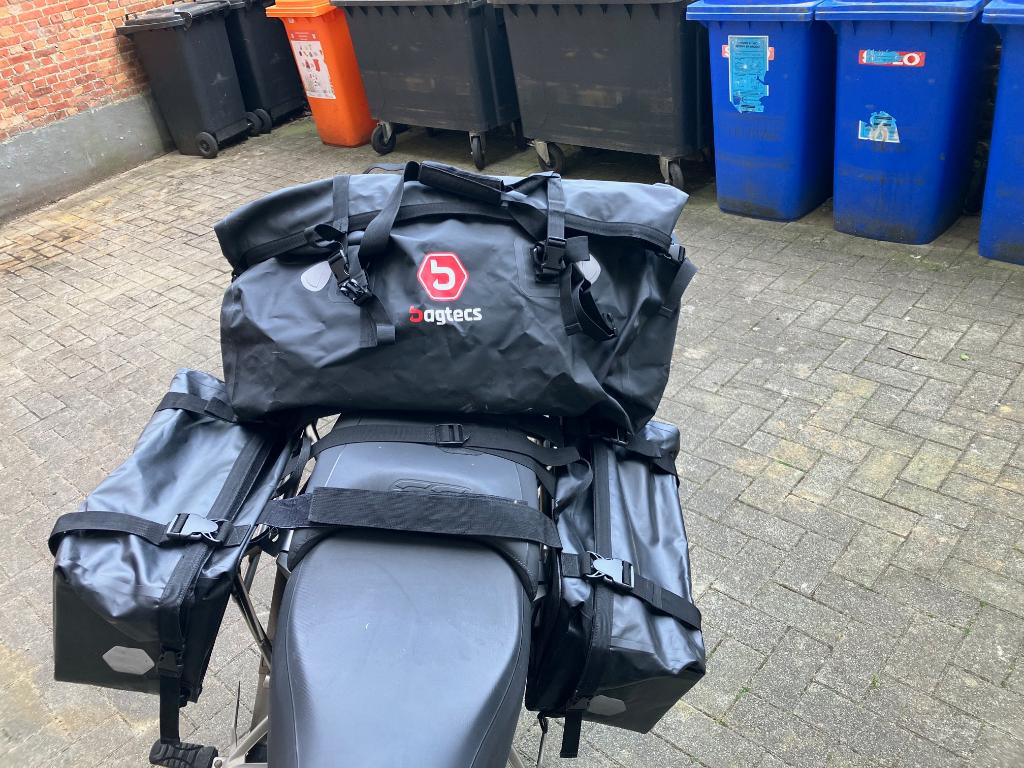 set van 3 zwarte halfharde koffers, Ophalen of Verzenden, Gebruikt