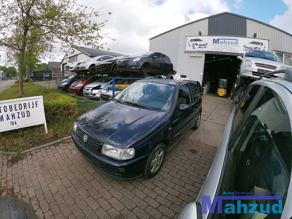 POLO 6N LC5H linker rechter zijscherm modderkuip blauw, Fabrikant BV, Gebruikt, Info@fabrikant.eu, Fabrikantstraat 1
1000 AA  Amsterdam, NL