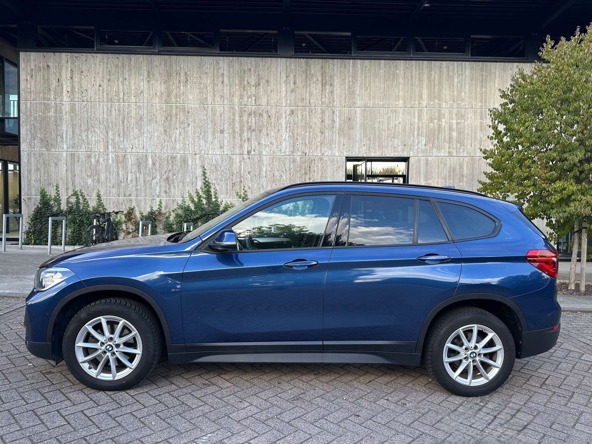 BMW X1 1.5 sDrive18i*CARPLAY*VAT*FULL LEATHER*GARANTIE 12 MA, Autos, Achat, Euro 6, Entreprise, 5 portes