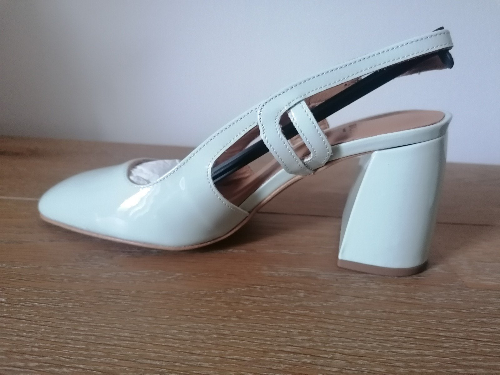 chaussures à talon jamais essayées 37, Enlèvement ou Envoi, Neuf, Chaussures