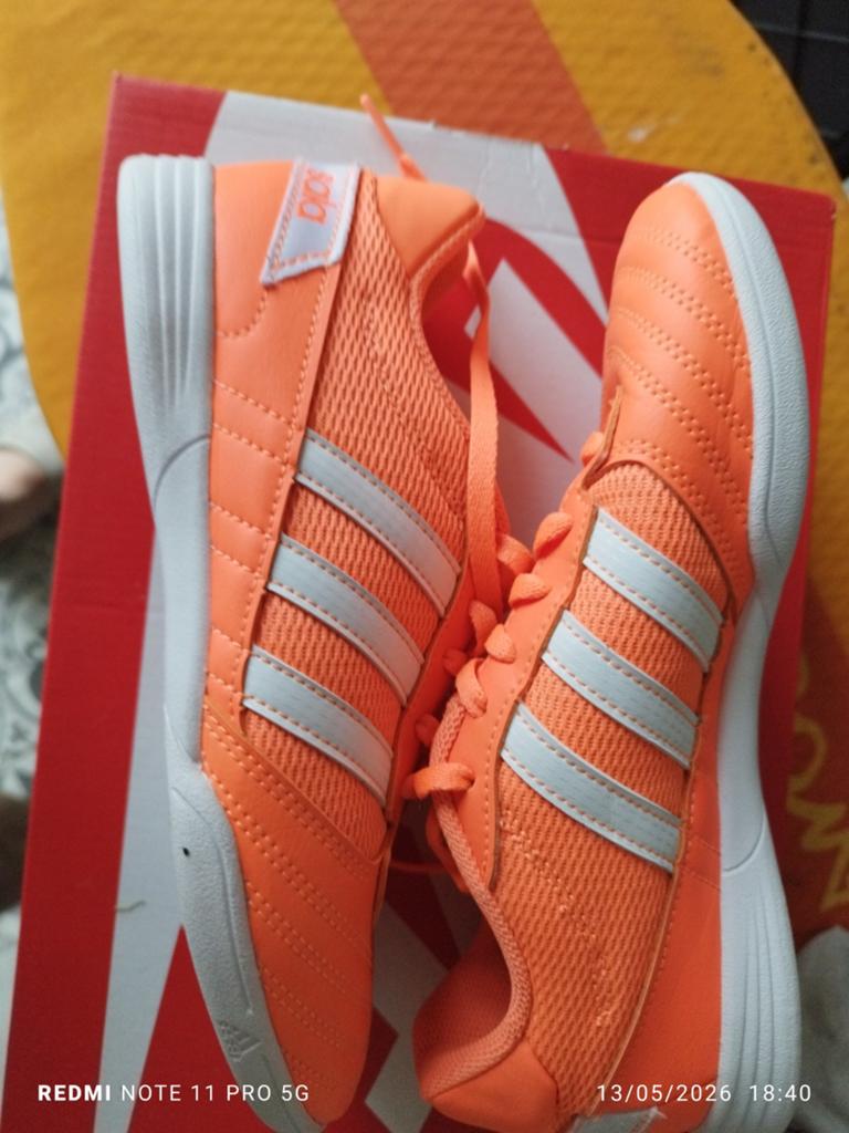 Chaussures Adidas taille 36 prix négociable, Sport en Fitness, Fitnessapparatuur, Ophalen of Verzenden
