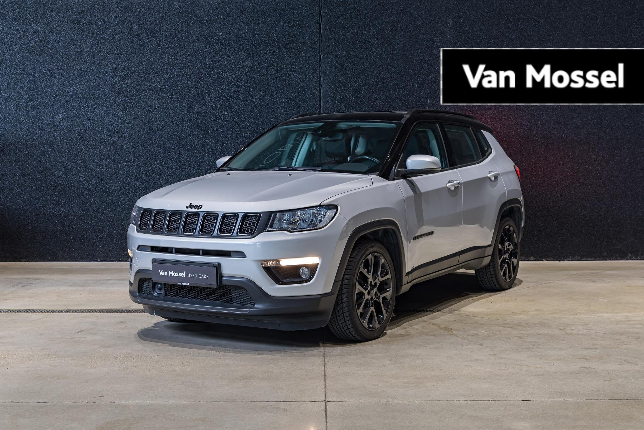 Jeep Compass Night Eagle 130 NAVI | STUUR + ZETEL VERWRMING, Voorwielaandrijving, Zwart, 4 cilinders, 1505 kg