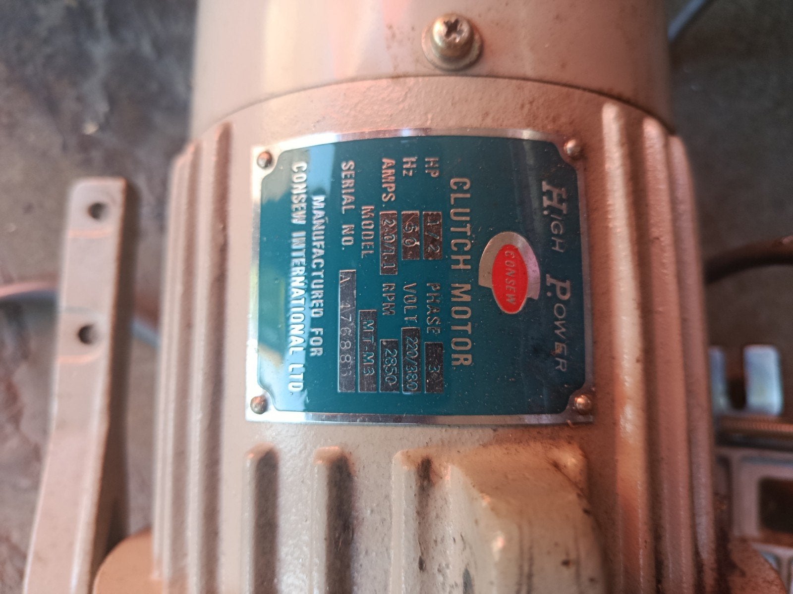 zware motor uit professionele naaimachine, Ophalen, Zo goed als nieuw