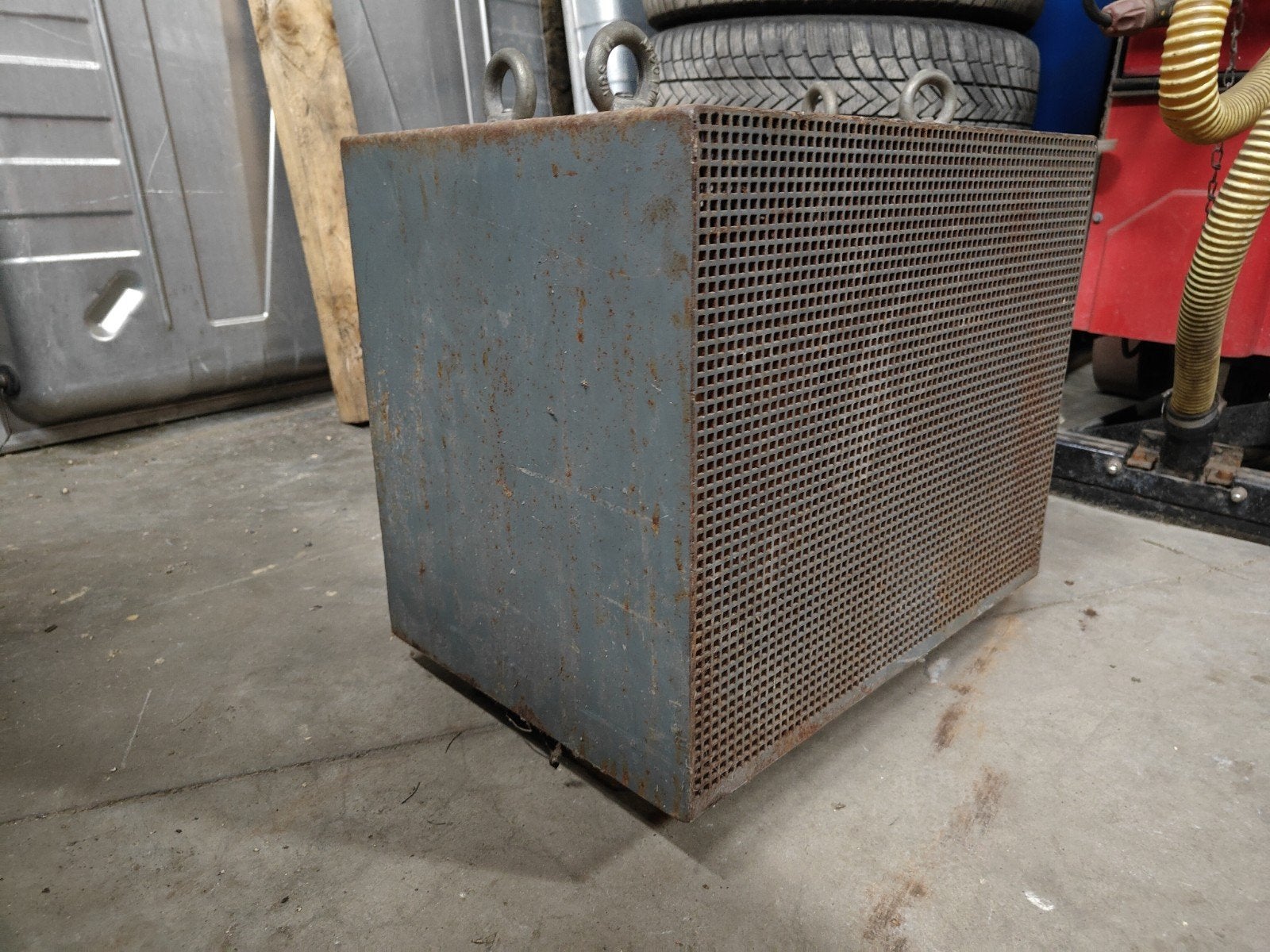 Transformateur 400 à 220 volts triphasé