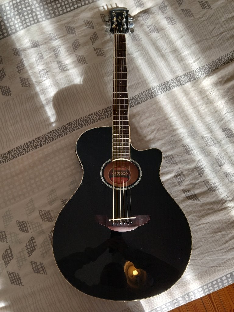 Yamaha APX600 black, Enlèvement, Comme neuf, Guitare Western ou Guitare Folk, Avec capteur (piezo)